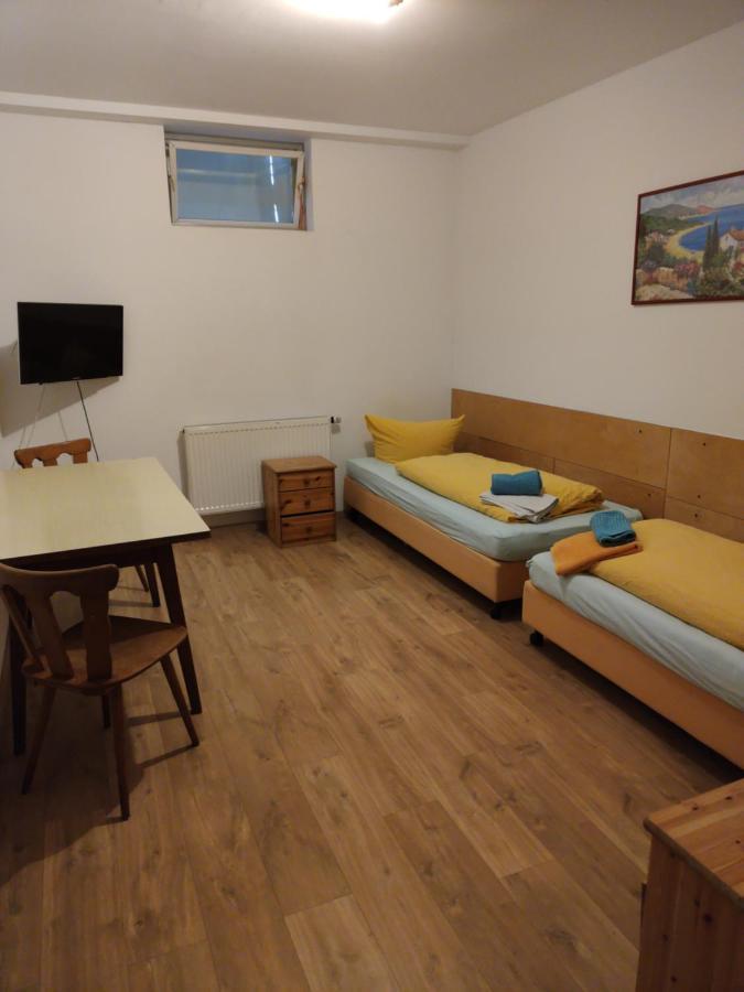 Pension Dorfstrasse 6 Stetten  Номер фото